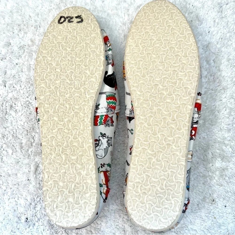 NEW TOMS Women’s Belmont Holiday Cats Print Light Grey Flats Shoes Size 7.5